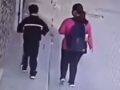 VIDEO: Niño intenta defender a su mamá de un par de asaltantes