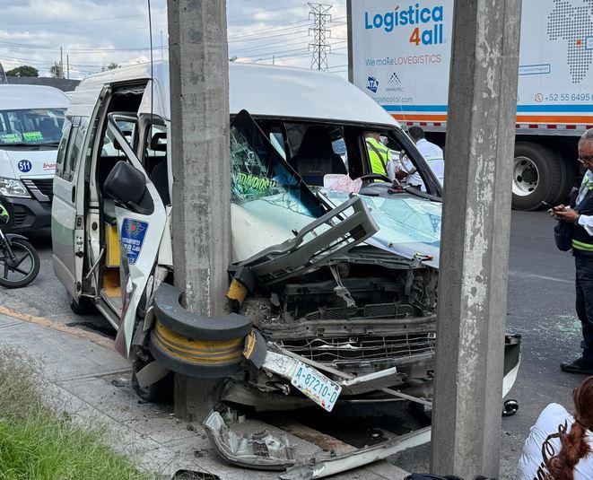 ÚLTIMA HORA: Combi llena de pasajeros queda destrozada en autopista de Edomex