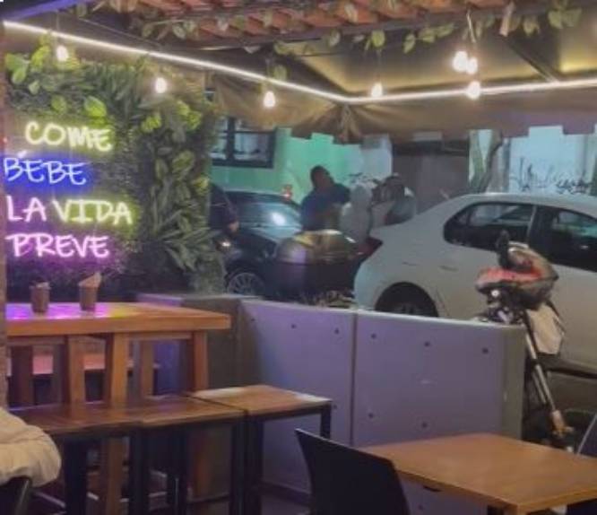 VIDEO. Banda de ‘montachoques’ dan golpiza a conductor; también le robaron sus pertenencias