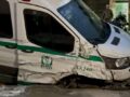 VIDEO: Paramédico borracho choca ambulancia contra varios carros y arrolla a un joven