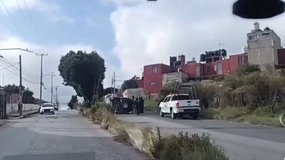 VIDEO: Conductor de una Jeep pierde el control, se voltea y queda atrapado