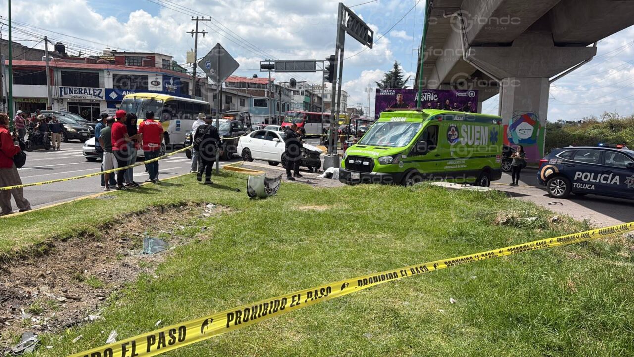 URGENTE: Motociclista en su ‘chopper’ muere en un choque contra un auto