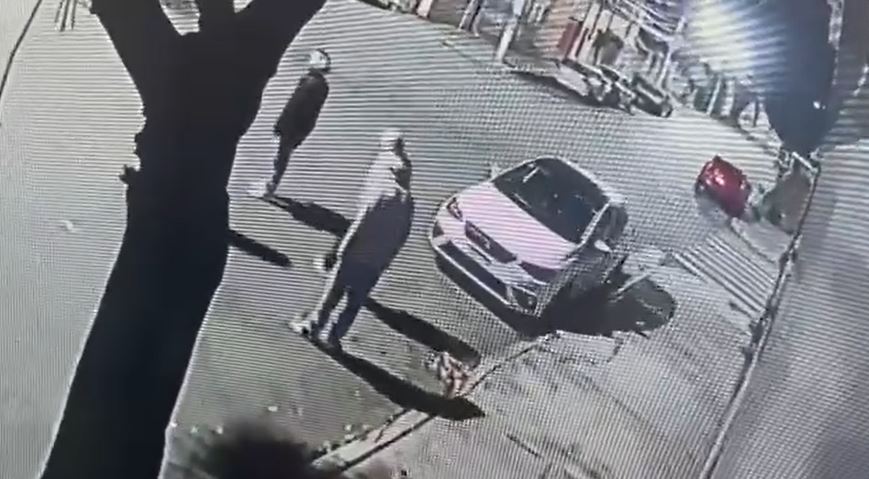 VIDEO. Banda de criminales roban autopartes en cuestión de segundos
