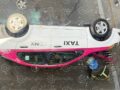 TERRIBLE. Abuelo taxista cae de un puente y muere en el carro donde se ganaba la vida