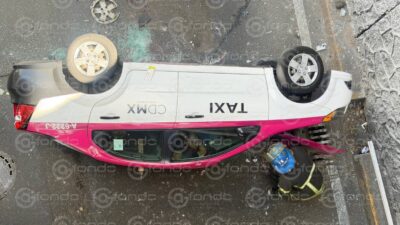 TERRIBLE. Abuelo taxista cae de un puente y pierde la vida en el carro donde se ganaba la vida