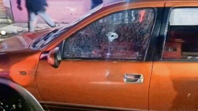 TERRIBLE: Acribillan a sujeto que tomaba solo en una banqueta en Edomex