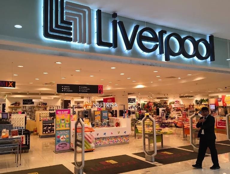 MISTERIO: Jovencita entra a los probadores de Liverpool y la sacan sin vida