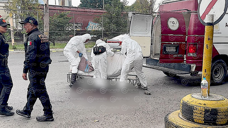 VIDEO. Dientes, lentes, gorra y la vida perdió un hombres tras ser arrollado por un tráiler en Edomex