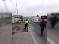 URGENTE: Choque múltiple deja un motociclista muerto bajo una pipa de Pemex