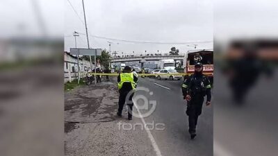 URGENTE: Choque múltiple deja un motociclista muerto bajo una pipa de Pemex