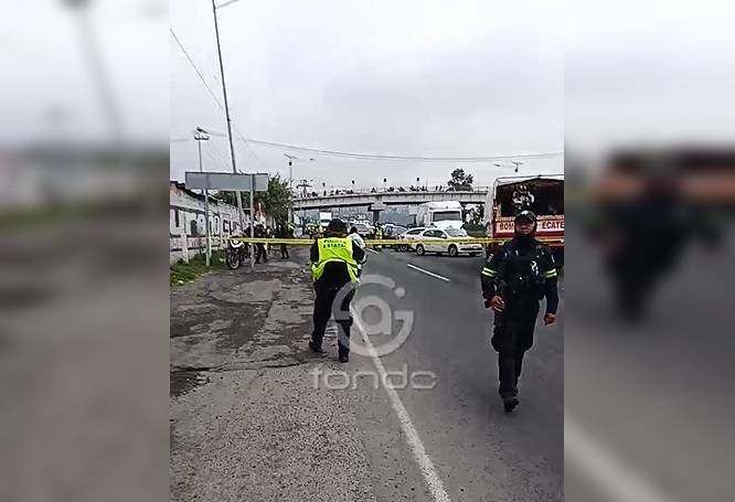 URGENTE: Choque múltiple deja un motociclista muerto bajo una pipa de Pemex