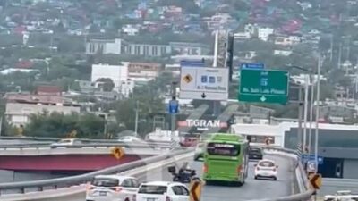 VIDEO: Biker acelera de manera extraña y termina grave en el hospital