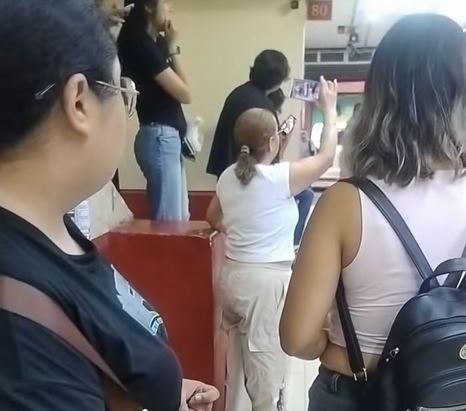 VIDEO: ‘¡Dame mi celular!’; pareja y locatarios de Plaza de la Tecnología se agarran a golpes