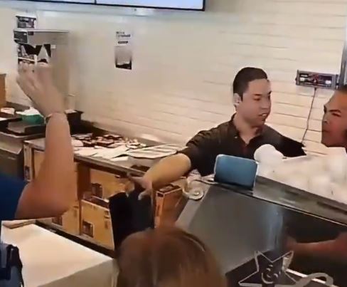 VIDEO: Clientes se dan con todo por las hamburguesas de 35 pesos en Carl’s Jr