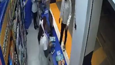 VIDEO: ‘¡Abre la caja!’; ratero corta cartucho para amenazar a empleadas de farmacia