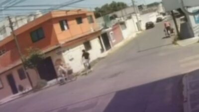 VIDEO: Ciclistas se estrellan de manera absurda y uno se lleva la peor parte