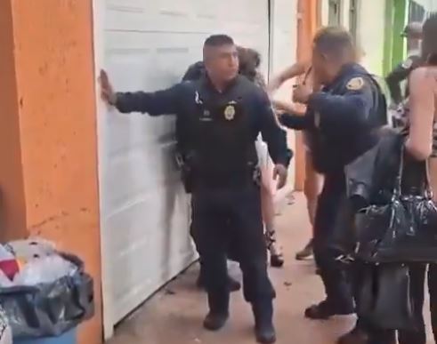 VIDEO: Trabajadoras trans agreden a empleados de hotel y golpean a policías