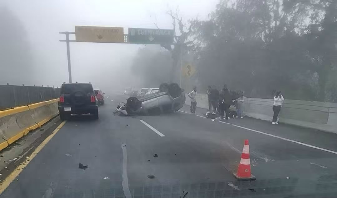 TRAGEDIA: Niebla y velocidad dejan un muerto a mitad de la autopista