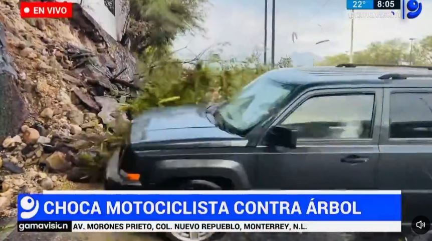 VIDEO: Conductor arrolla a reportera y camarógrafo que cubrían otro accidente en vivo
