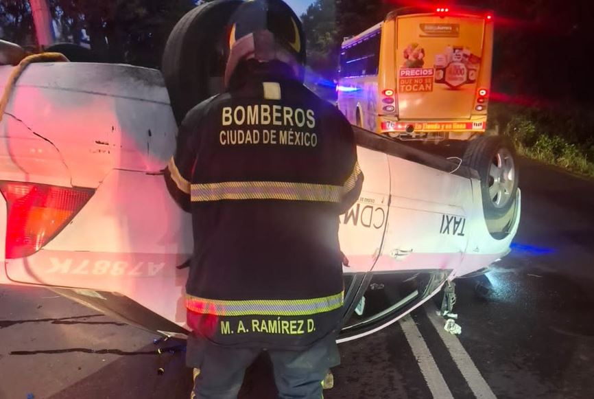 IMPRUDENCIA: Madre, hija y taxista bebían hasta que el auto terminó volcado