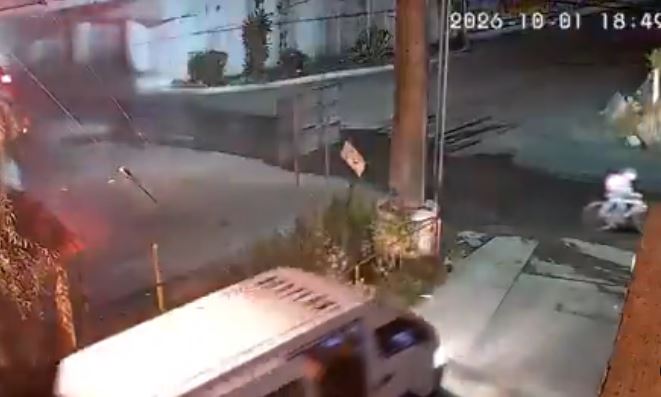 VIDEO. Asaltante dispara contra pasajeros de combi que lo querían someter