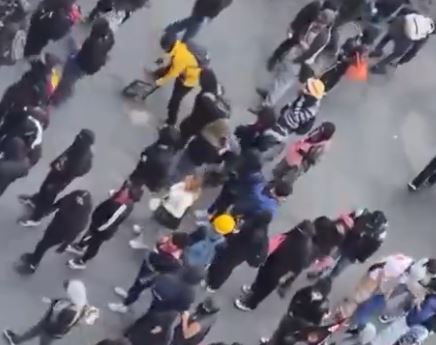 VIDEO: Adolescente termina sin una mano por llevar bombas a la marcha del 2 de octubre