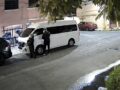 VIDEO: Par de criminales se llevan una combi de pasajeros estacionada en Edomex