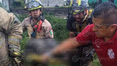 IMPACTANTE: Rescatan vivo a un hombre de las aguas negras de un canal en Edomex
