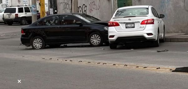 VIDEO: Comando persigue y acribilla a dos hombres en un vehículo