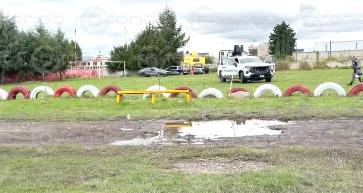URGENTE: Amanece un cuerpo tirado junto a un árbol en unos campos de futbol