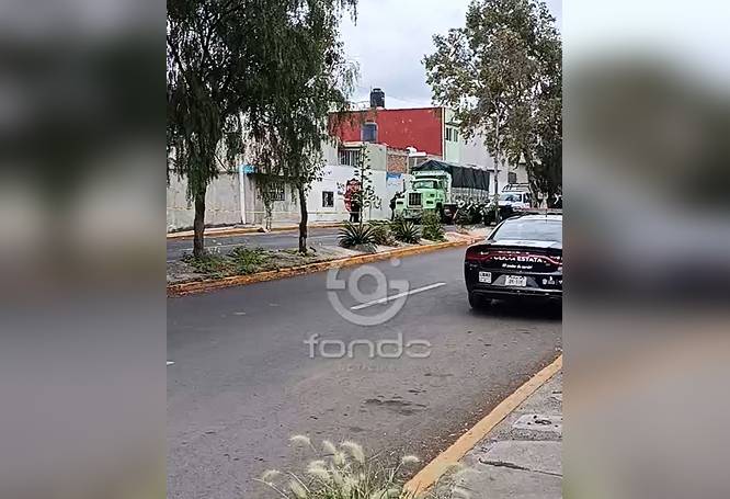 URGENTE: Matan a tiros a un hombre y termina debajo de un camión