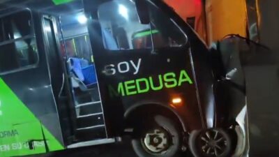 VIDEO: Chocan tráileres, un camión y otros vehículos en el Circuito Mexiquense; hay un prensado