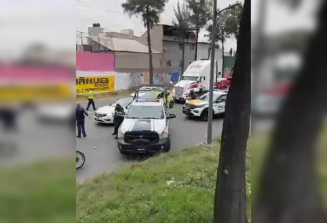 URGENTE: Motociclista sale de casa y muere arrollado por un camión de pasajeros