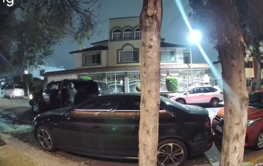 VIDEO: Ladrones de autopartes se llevan piezas al mayoreo en calles de Edomex