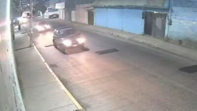 VIDEO. Motociclistas son embestidos de frente por un conductor que escapó