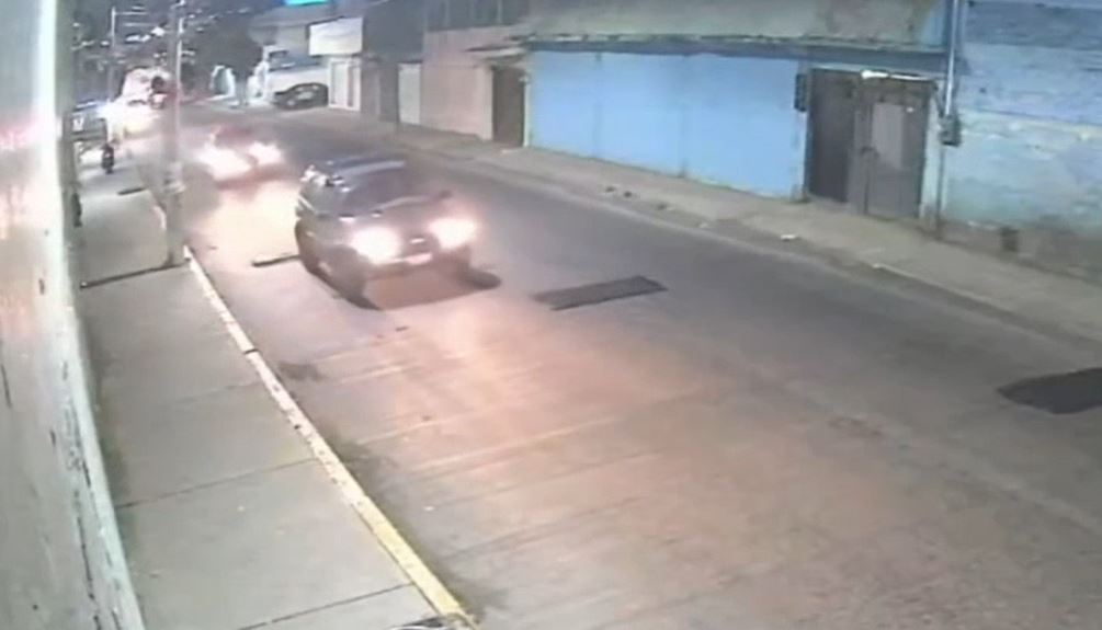 VIDEO. Motociclistas son embestidos de frente por un conductor que escapó