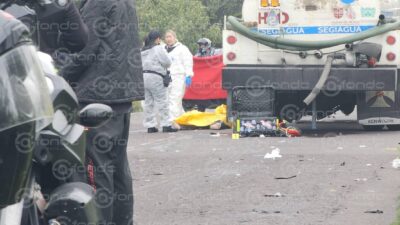 VIDEO. Jonathan intentó rebasar a una pipa en su moto y acabó muerto