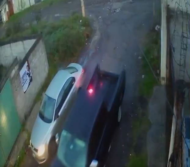 VIDEO: Conductor ‘se la rifa’ y deja a asaltantes con las manos vacías