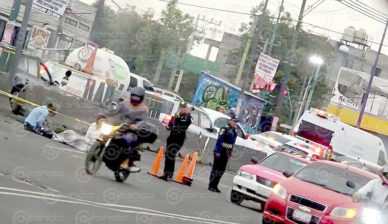 TRISTEZA. Motociclista sufre accidente y muere; familiares llegaron al lugar de la tragedia