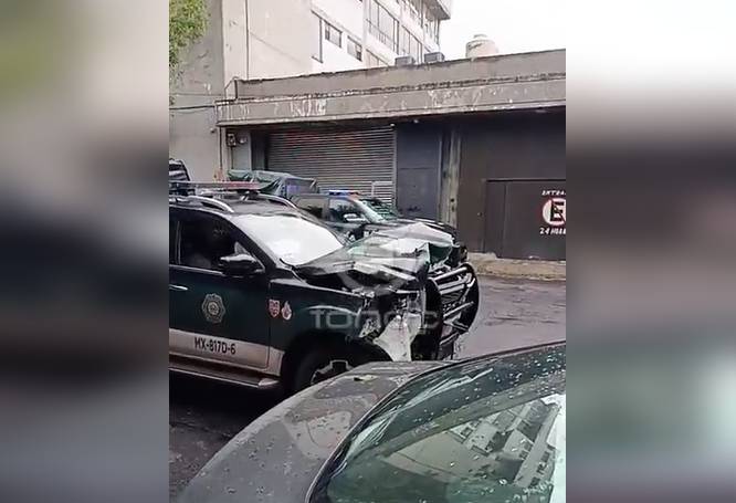 URGENTE: Sujetos en una Mercedes Benz sin placas desatan fuerte persecución