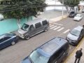 VIDEO. Niño jugaba en la banqueta cuando un sujeto intentó llevárselo por la fuerza