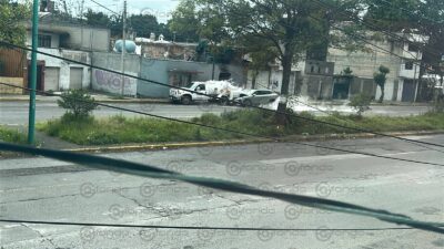 URGENTE. Borracho choca contra una pipa y provoca fuerte fuga de gas