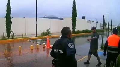 VIDEO: ‘¿A poco sí?’; comerciante amenaza a guardias por no permitir una entrega