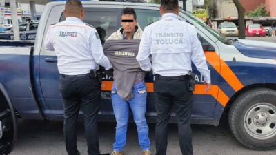 CAPTURADO: Policía de Toluca detiene a sujeto armado que intentó robar a una mujer