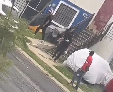 VIDEO. Hombres fuertemente armados toman calles y casas de una comunidad en Jalisco