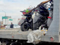 VIDEO. Muere trabajador de Grupo Modelo en accidente de moto; latas de cerveza quedan regadas en el pavimento