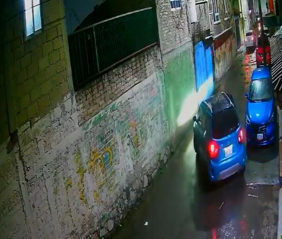 VIDEO: ‘¡Las llaves!’; familia es amenazada por criminales en su propia casa