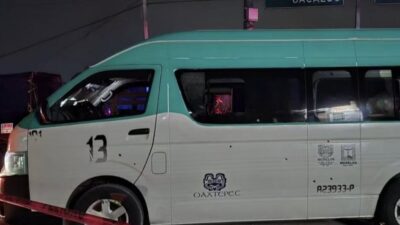ATAQUE: Extorsionadores armados rafaguean combi de pasajeros por la noche