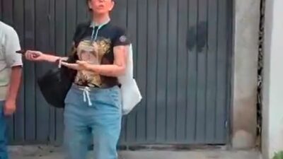 VIDEO. #LadyFerrari; extranjera insulta a chofer de Didi por no llevar material de construcción