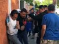 VIDEO: Sujeto golpeaba a su ex afuera de la primaria y recibe una severa paliza